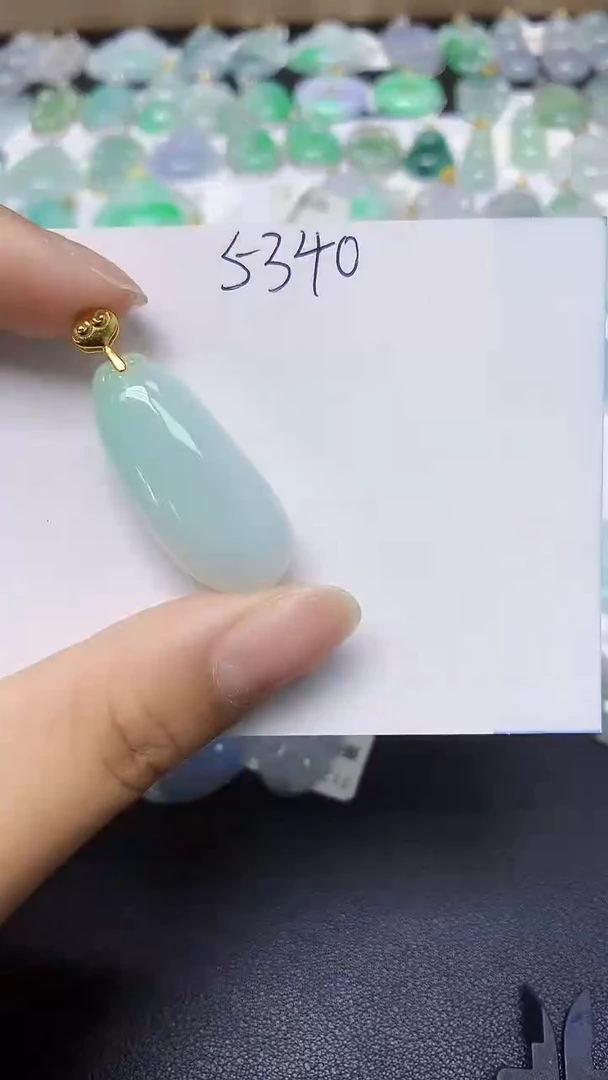 翡翠未镶嵌颈饰 天然缅甸翡翠A货