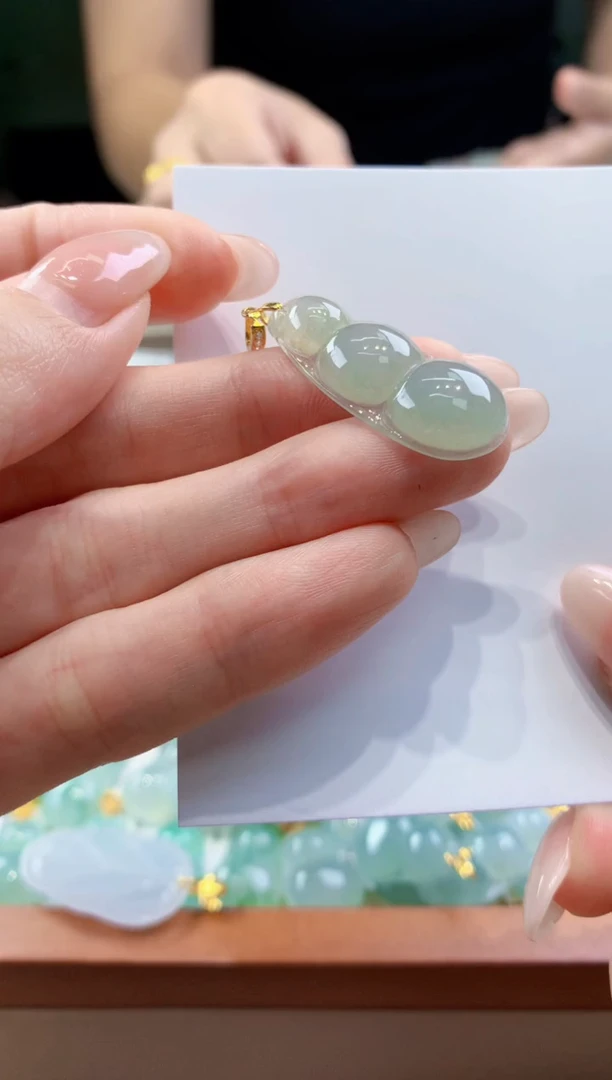 翡翠未镶嵌颈饰天然A货翡翠挂件