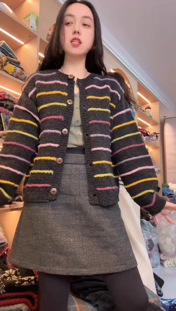 羊毛高级灰黑色条纹针织开衫