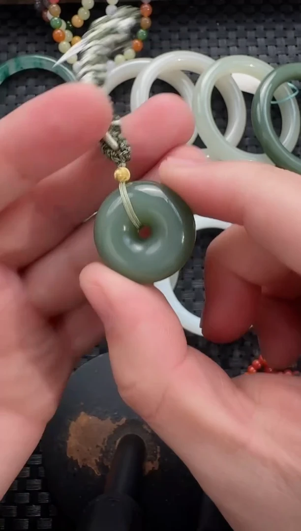 颈饰未镶嵌和田玉平安扣