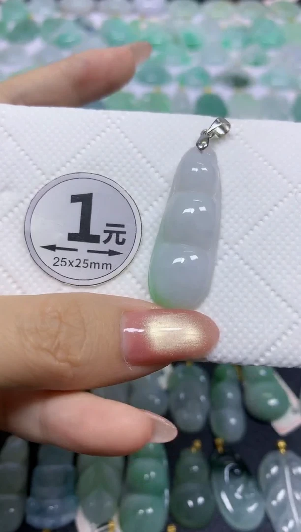 翡翠未镶嵌颈饰天然翡翠A货