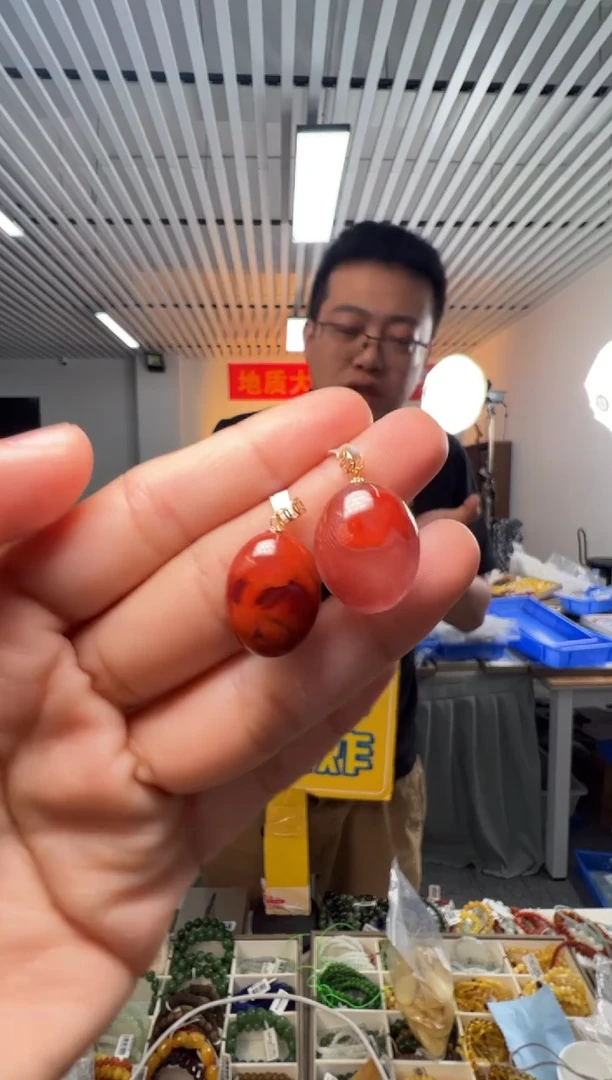 未镶嵌吊坠南红玛瑙南红玛瑙蛋面吊坠多样性发一