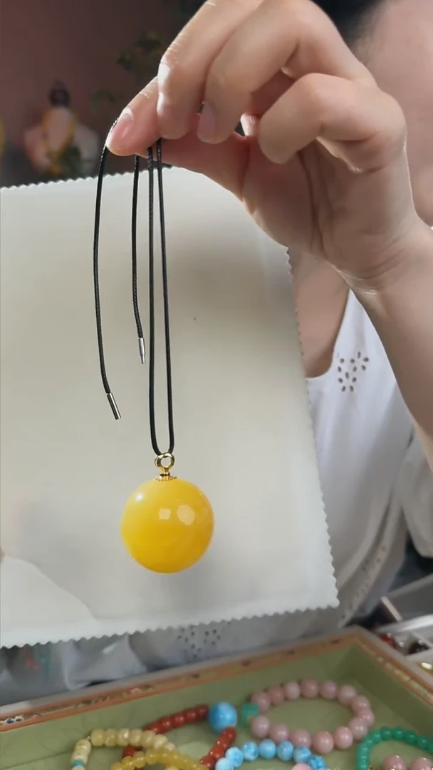 【闪购商品】蜜蜡吊坠(不含链)18K金镶嵌天然蜜蜡吊坠送皮绳