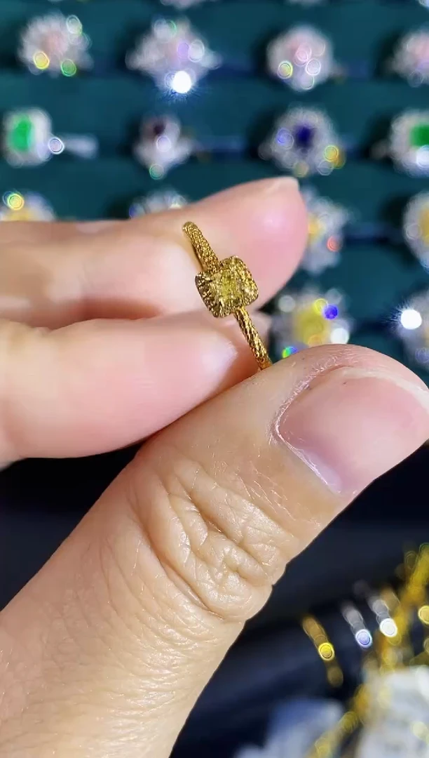 18K金镶嵌戒指钻石戒指