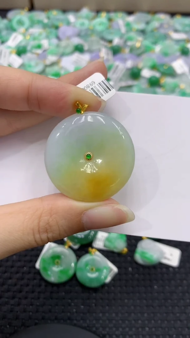 翡翠18K金镶嵌颈饰天然缅甸翡翠A货