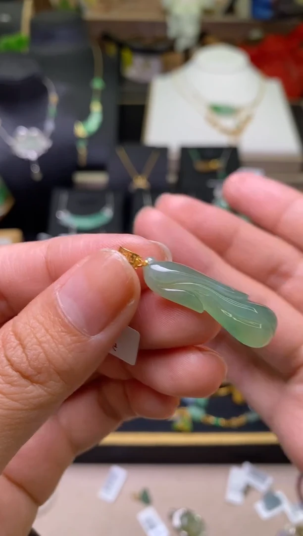 【闪购商品】翡翠颈饰18K金镶嵌净货17931