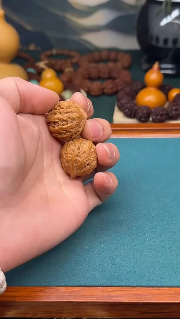 【闪购商品】文玩核桃吊坠小秋子一对（小手捻）