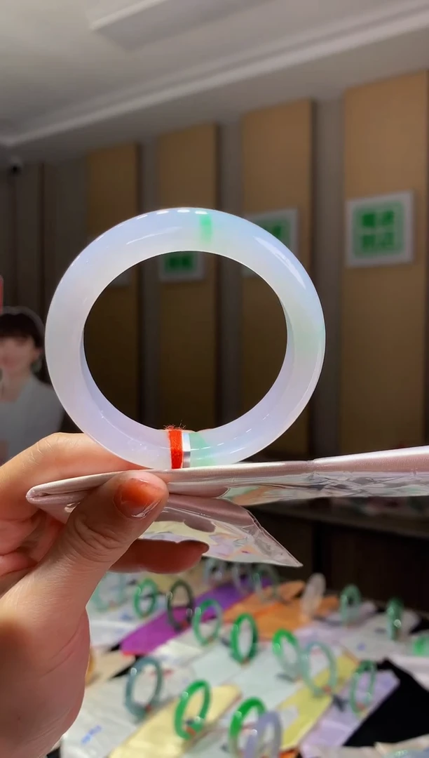 未镶嵌手镯翡翠- 圈口54.9 全款13万 定金2万