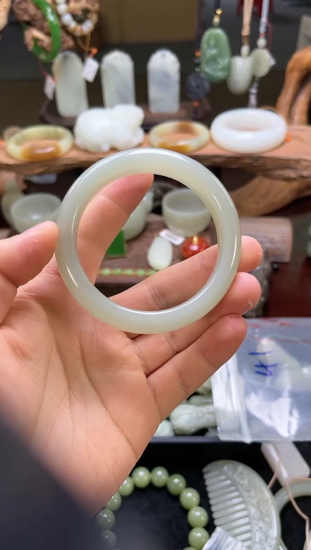 【闪购商品】和田玉手镯未镶嵌D且末青白手镯 58+圈