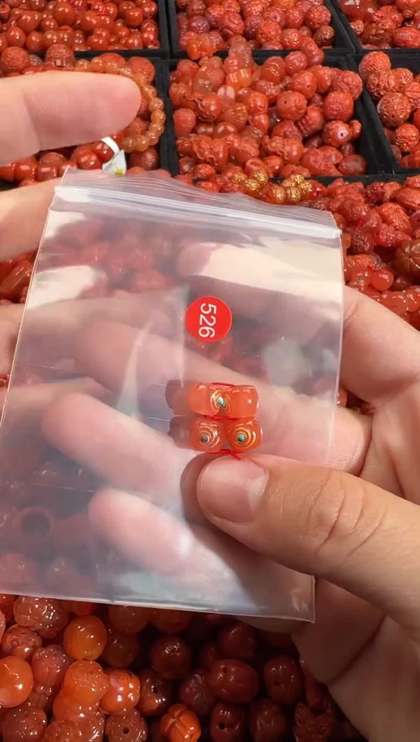 南红玛瑙未镶嵌颈饰1