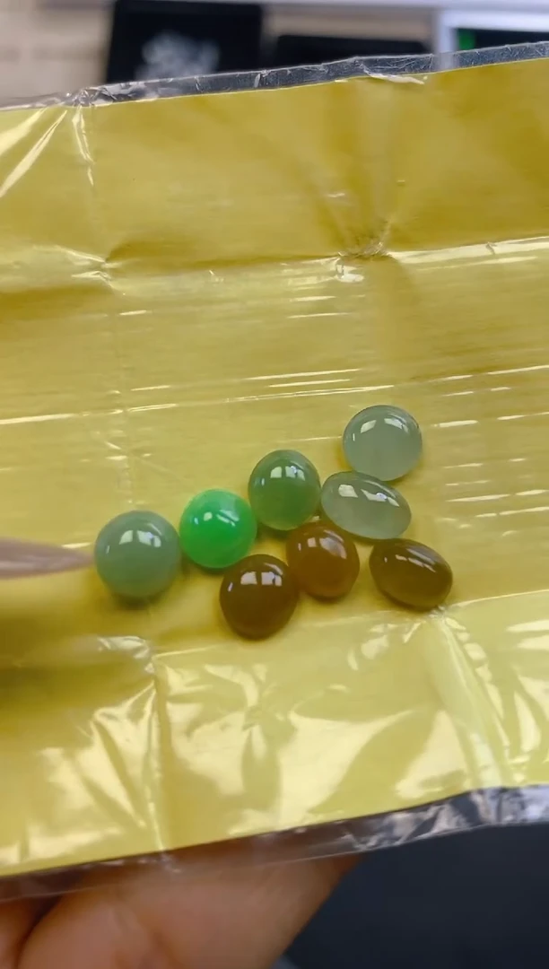 翡翠裸石天然翡翠蛋面7