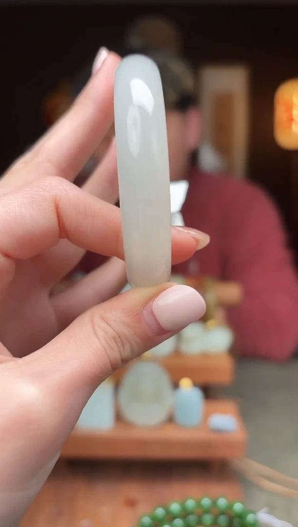 颈饰未镶嵌和田玉yy47    有一点点内裂   55圈口