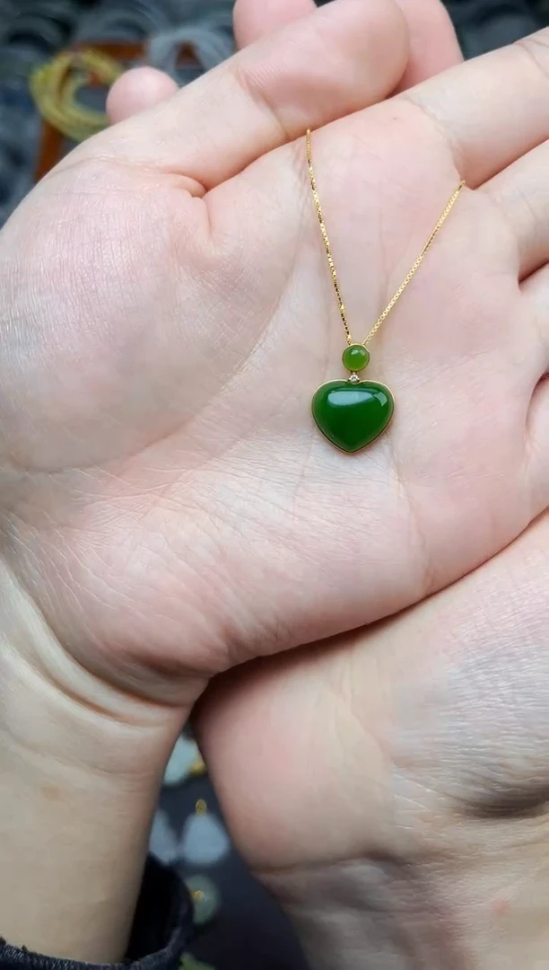 颈饰18K金镶嵌和田玉碧玉爱心06