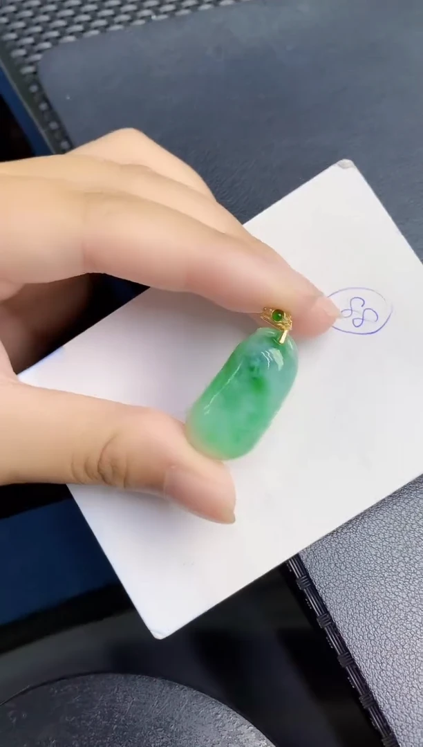 翡翠未镶嵌颈饰000000000