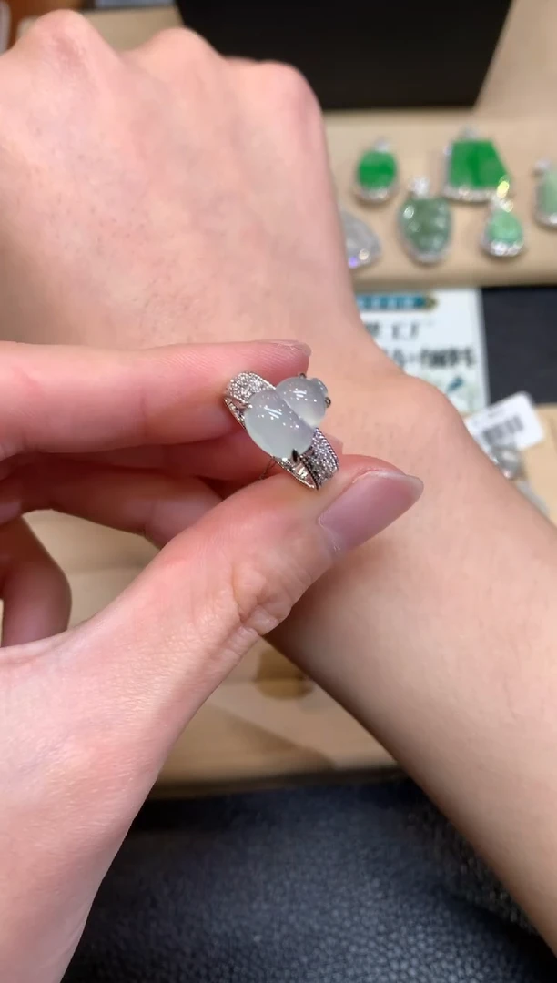 【闪购商品】翡翠戒指18K金镶嵌葫芦【无服务费】