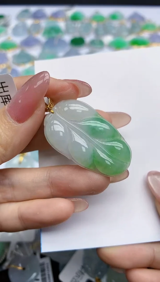 【闪购商品】翡翠挂件18K金镶嵌天然翡翠A货