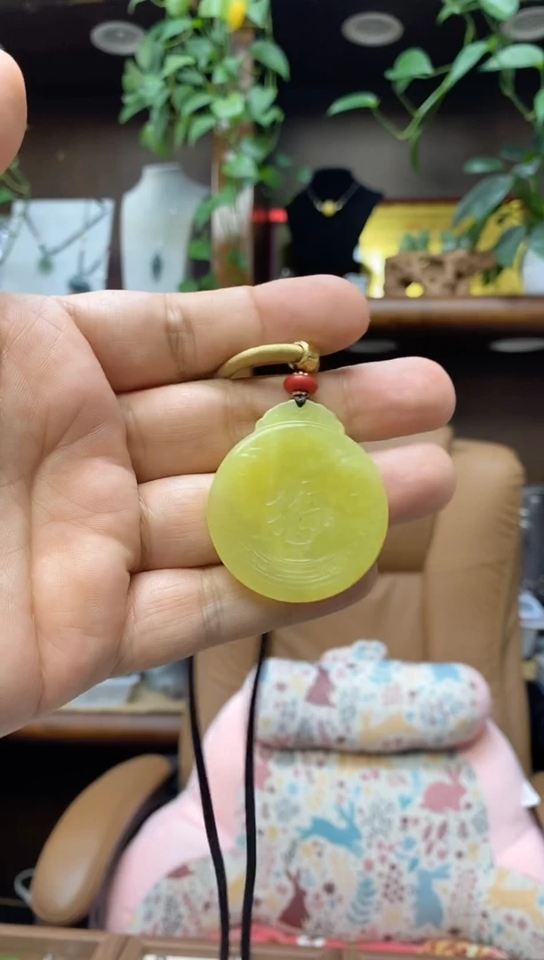 岫玉未镶嵌吊坠·