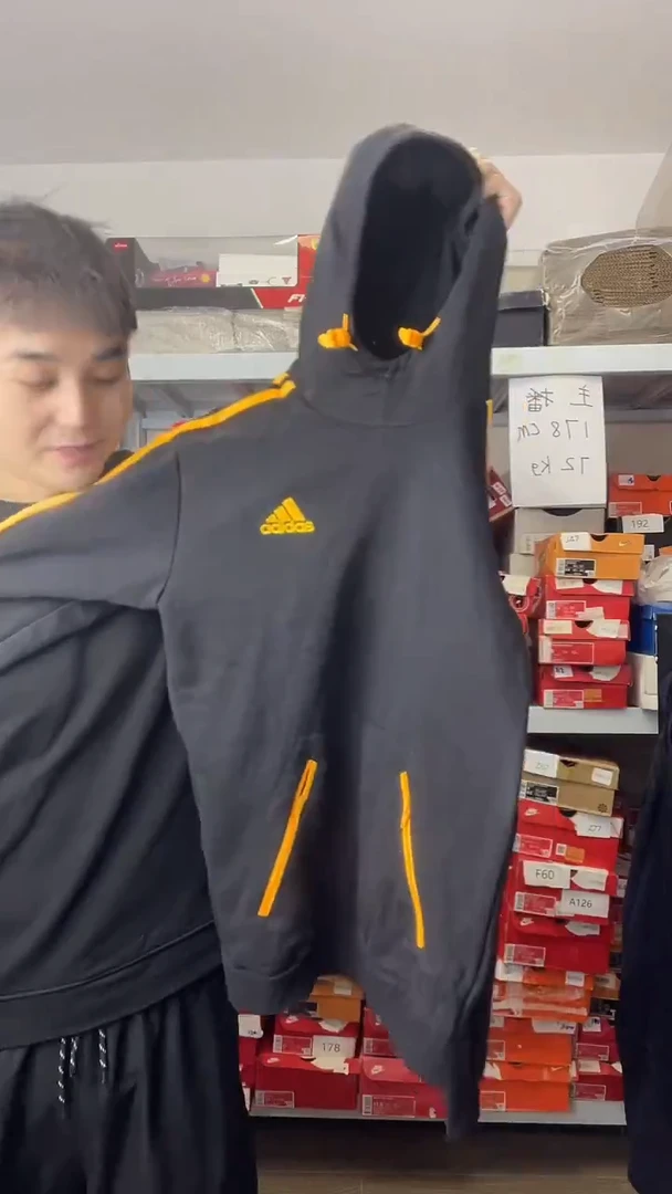 大牌潮服清仓中，编号FRI W 22 ，尺码S