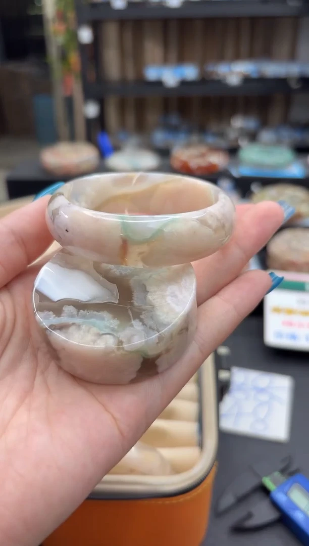 未镶嵌手镯石英质玉643(53圈赠送镯心)