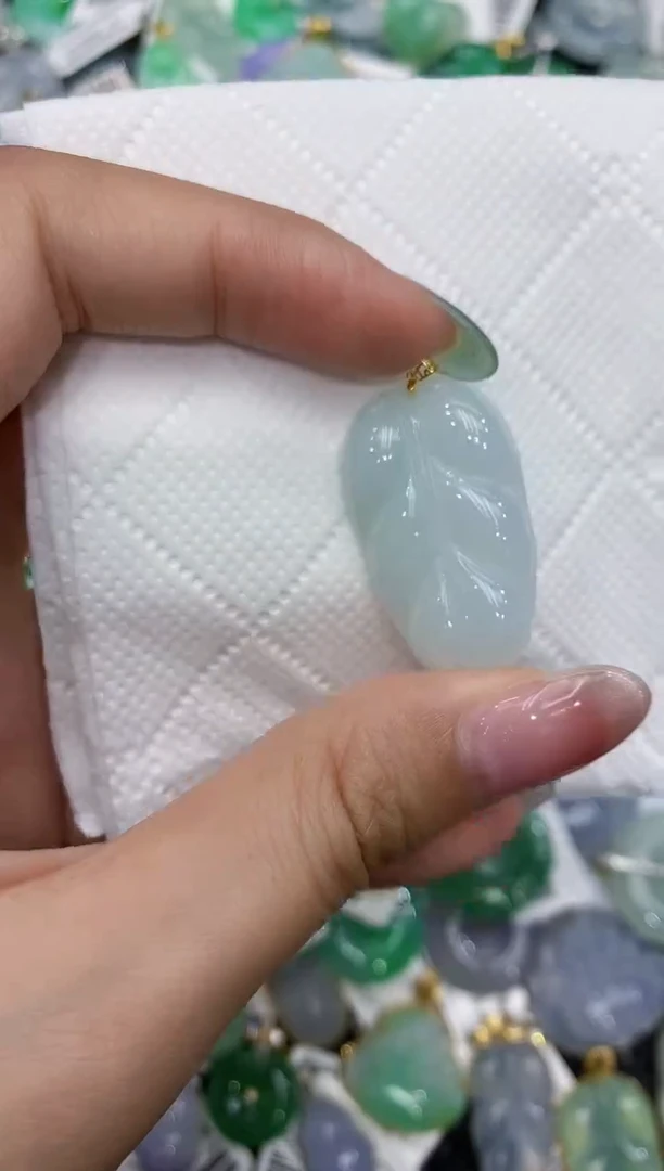 翡翠18K金镶嵌颈饰111111111111