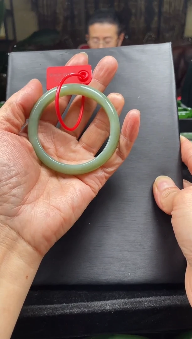 未镶嵌手镯和田玉（碧玉）小****莓416