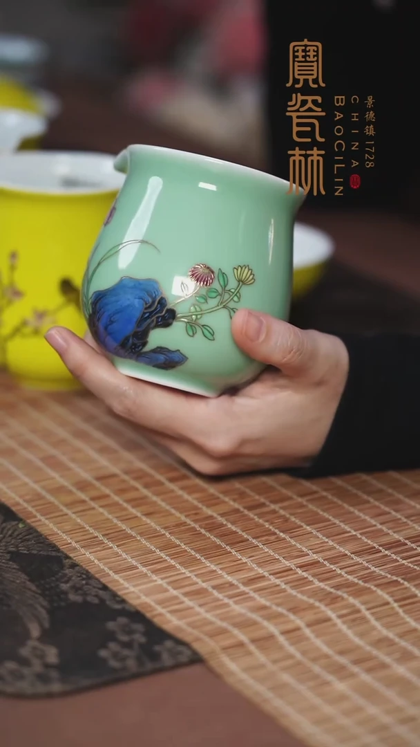 豆青粉彩牡丹分水