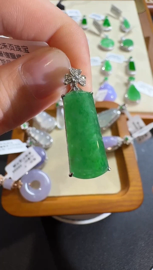【闪购商品】翡翠吊坠(不含链)18K金镶嵌【源头工厂】钻石镶嵌