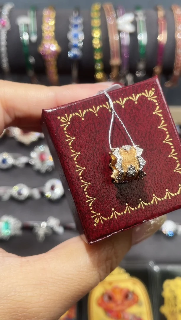 【闪购商品】钻石颈饰18K金镶嵌钻石吊坠