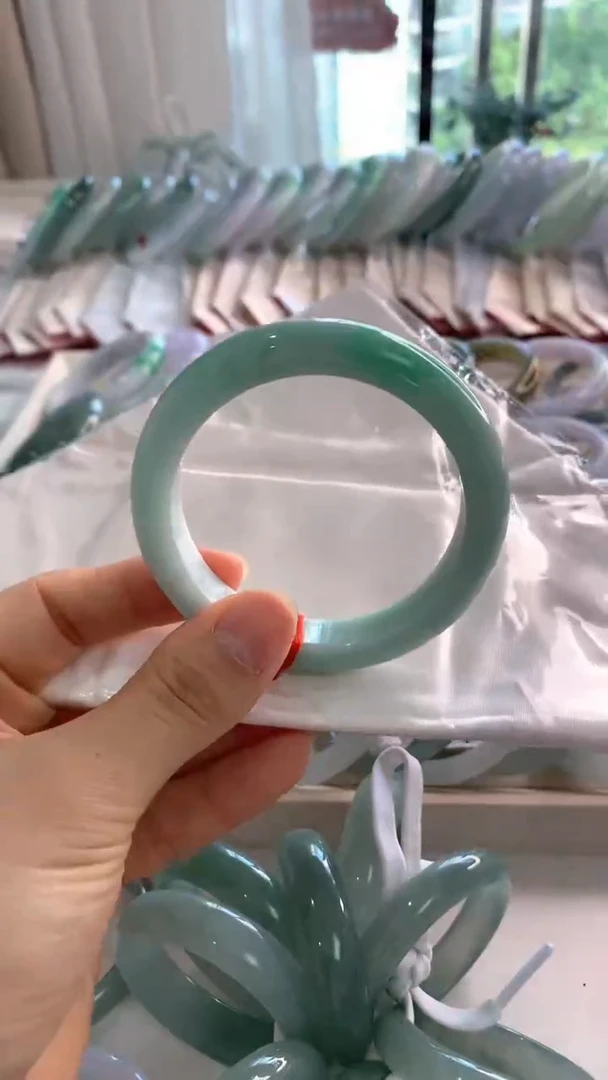 未镶嵌手镯翡翠57.5果绿带色