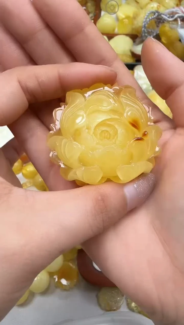 裸石琥珀未镶嵌如图