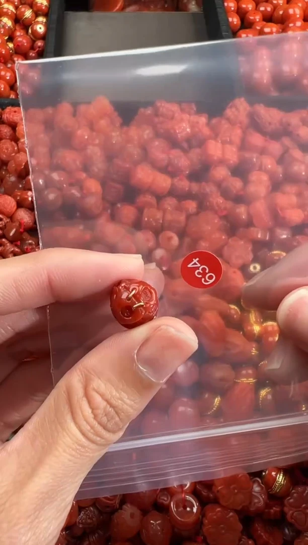 南红玛瑙未镶嵌颈饰1
