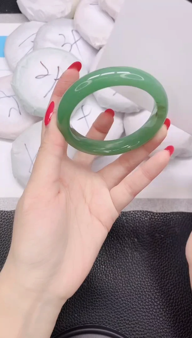 未镶嵌手镯石英质玉184-56.9