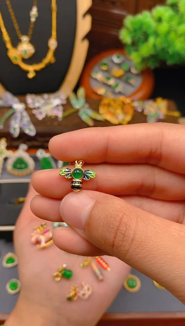 【闪购商品】翡翠吊坠(不含链)银S925镶嵌小蜜蜂