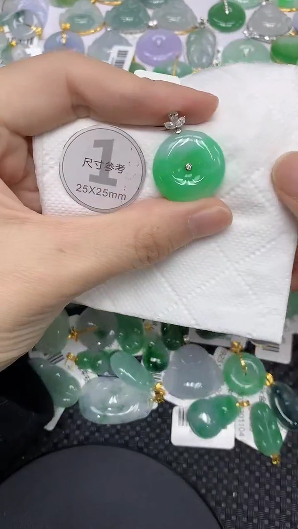颈饰18K金镶嵌翡翠1111111111