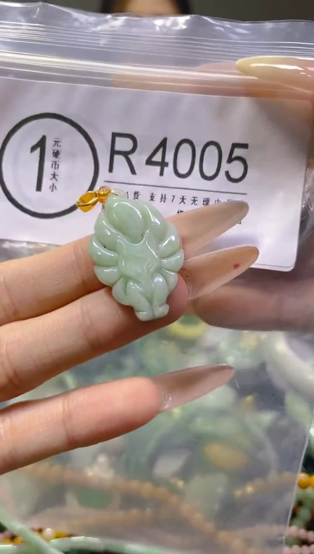 翡翠未镶嵌颈饰/R/翡翠A货，一件也是A批发价