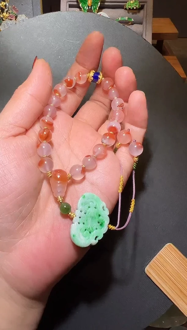 颈饰未镶嵌南红玛瑙南红压襟