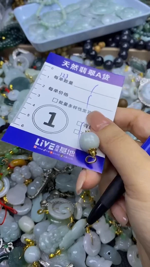 翡翠未镶嵌颈饰天然翡翠A货吊坠批量多样性发其一