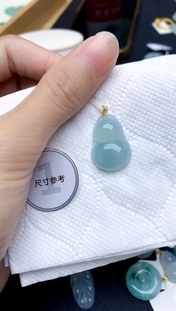 颈饰18K金镶嵌翡翠天然A货翡翠