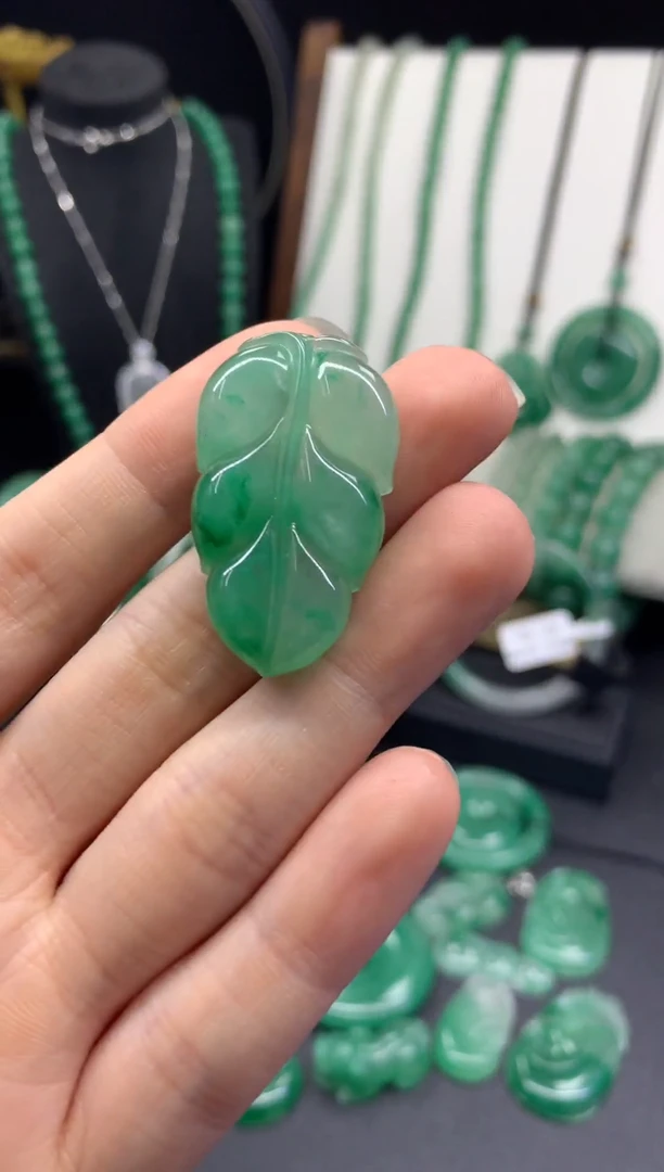 吊坠(不含链)未镶嵌石英质玉（非洲翠）金枝玉叶