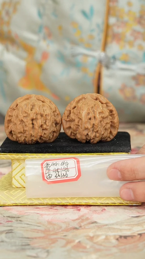 【闪购商品】文玩核桃把件白狮子