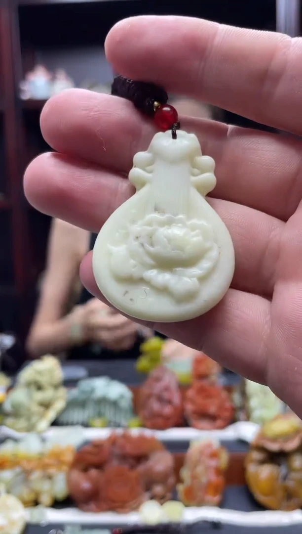 岫玉未镶嵌吊坠·