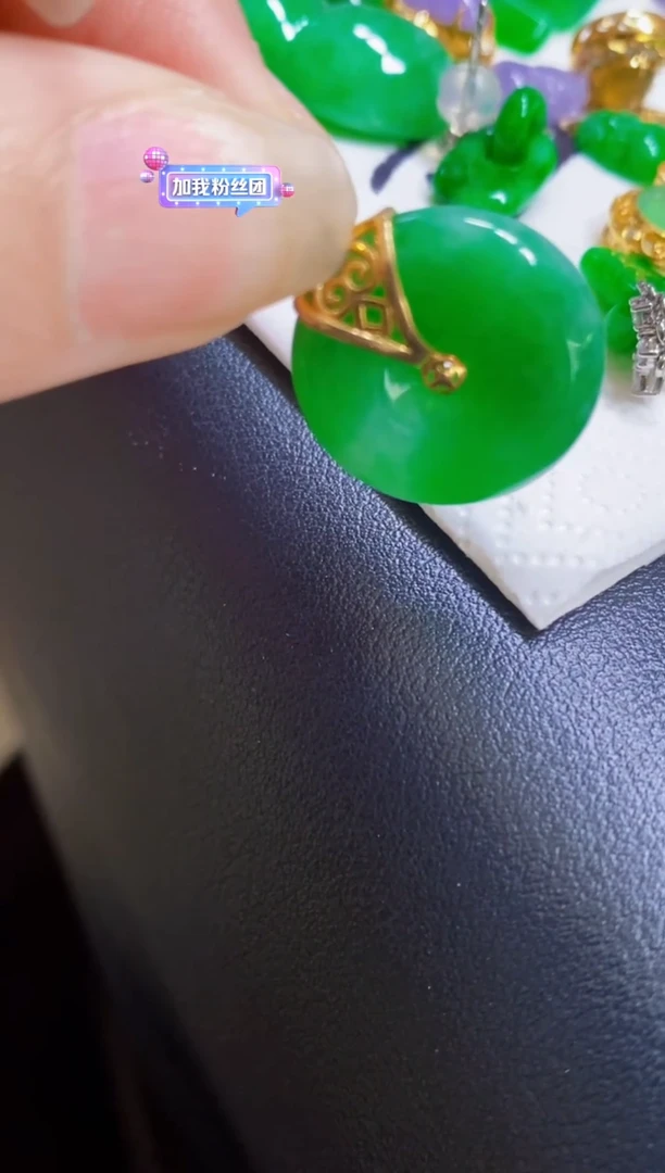 颈饰18K金镶嵌翡翠料**沈扣