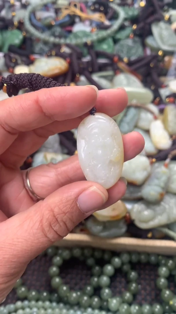 【闪购商品】和田玉颈饰未镶嵌多样性发货没有证书拍一发一有瑕