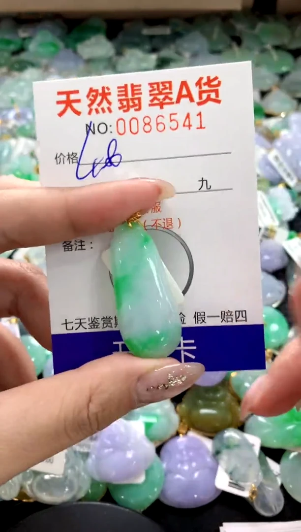 颈饰18K金镶嵌翡翠1111111111111111