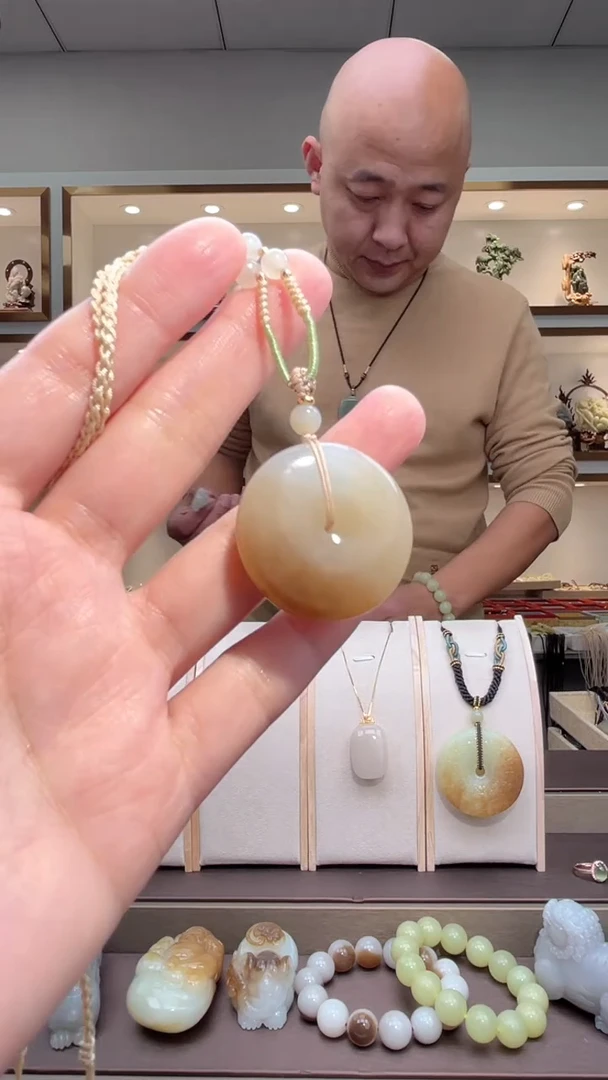 颈饰未镶嵌和田玉苏