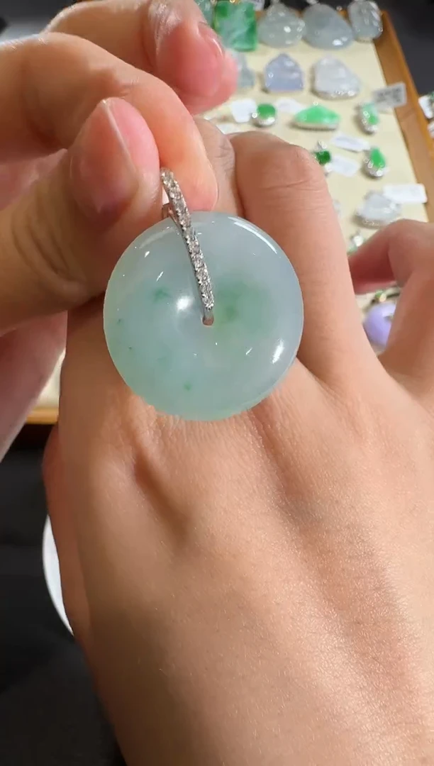 【闪购商品】翡翠吊坠(不含链)18K金镶嵌【源头工厂】钻石镶嵌