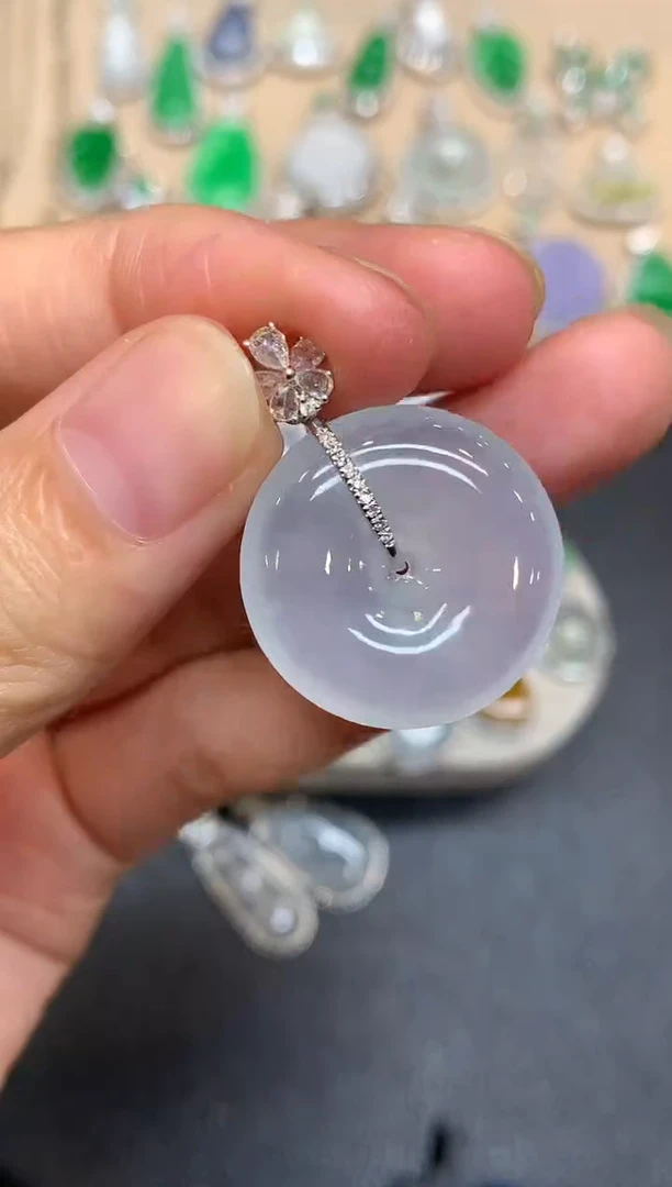 颈饰18K金镶嵌翡翠平安扣【无服务费