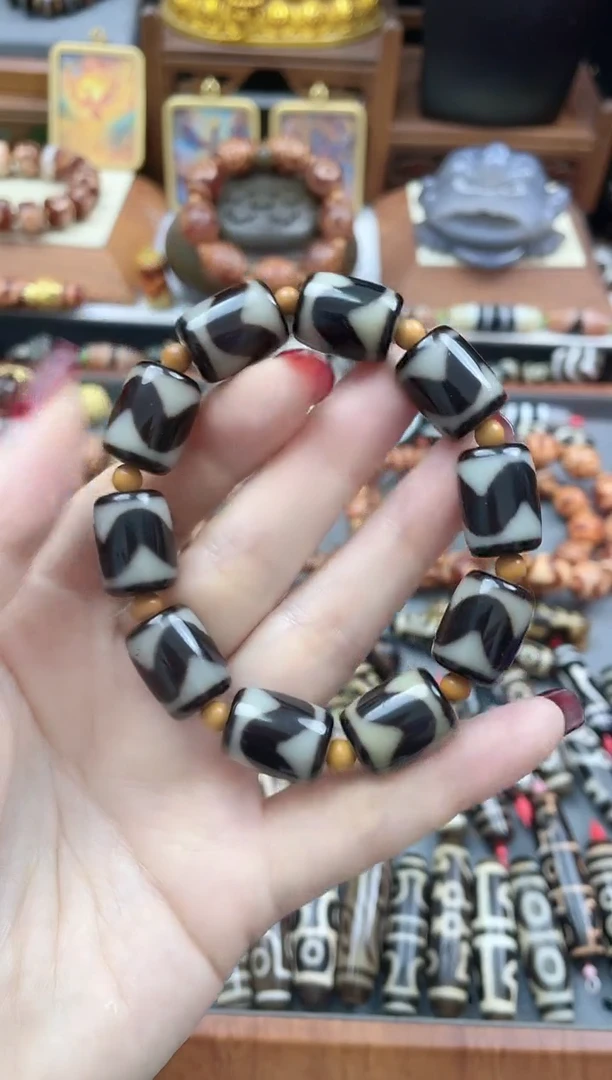 玛瑙/玉髓散珠牙牙手串