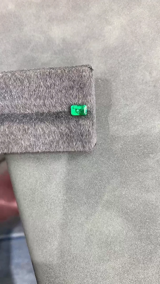 裸石祖母绿哥伦比亚祖母绿裸石0.64ct