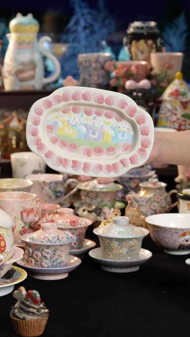 摆件陶景德镇釉下彩手绘设计师款陶瓷